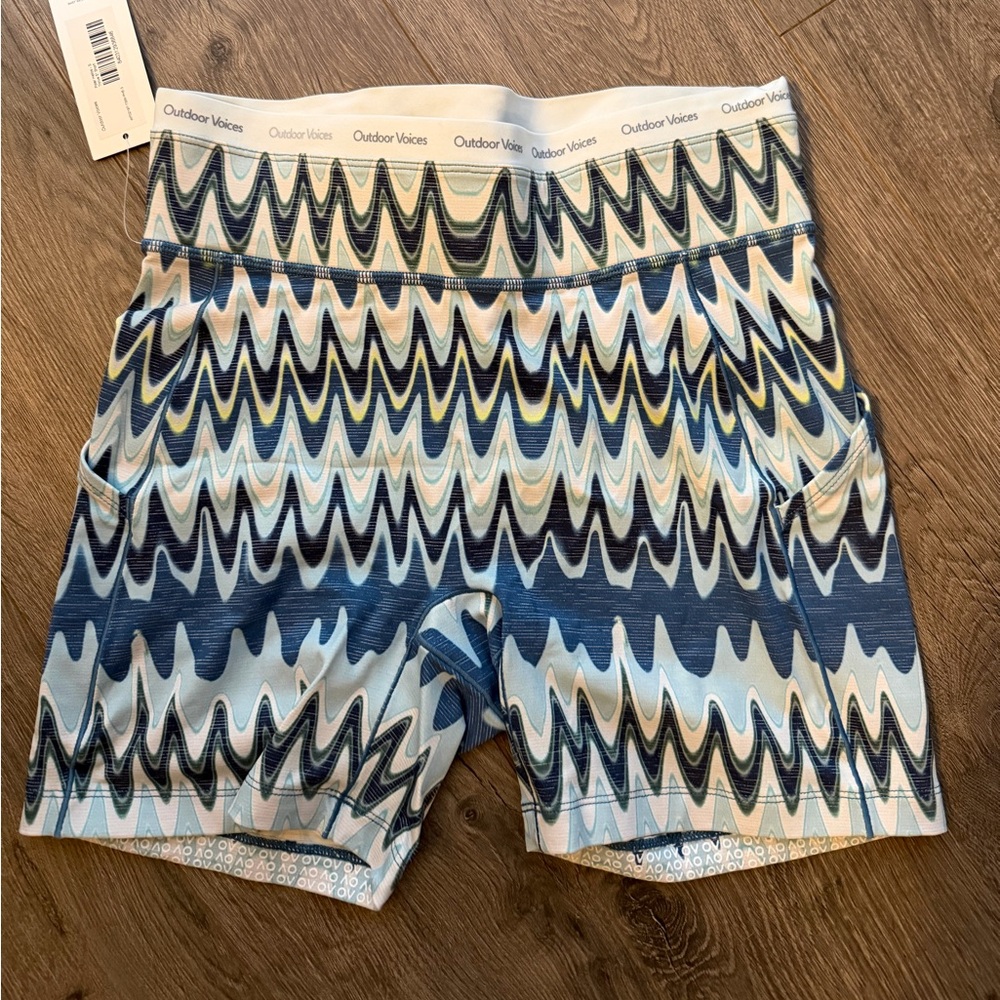 Outdoor Voices Thrive 5 inch short